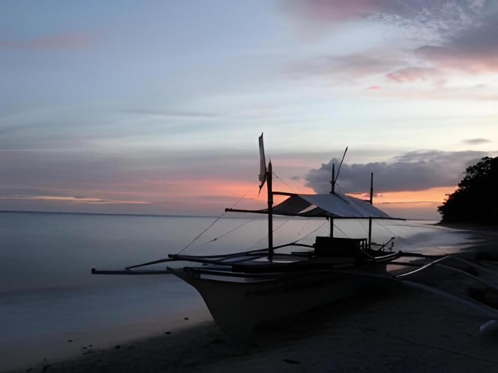 67Th Heaven Holiday Resort Lucbuan Luaran gambar