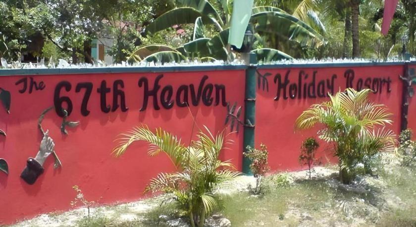 67Th Heaven Holiday Resort Lucbuan Luaran gambar