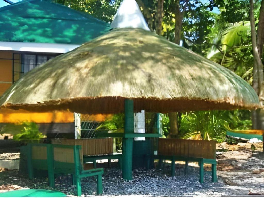 67Th Heaven Holiday Resort Lucbuan Luaran gambar