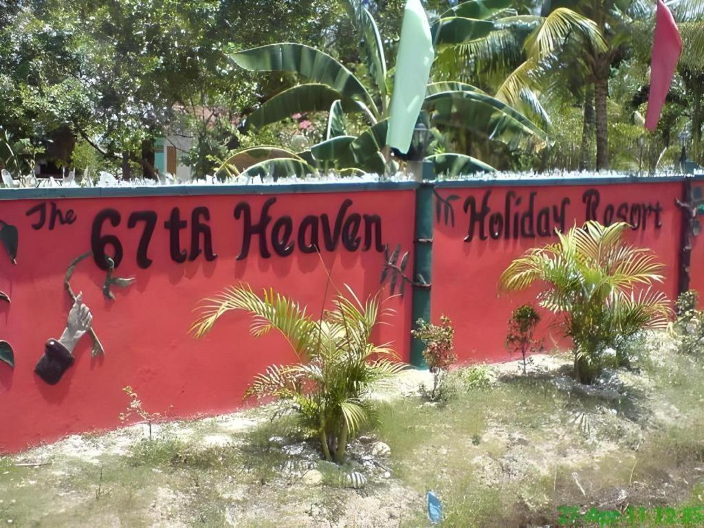 67Th Heaven Holiday Resort Lucbuan Luaran gambar